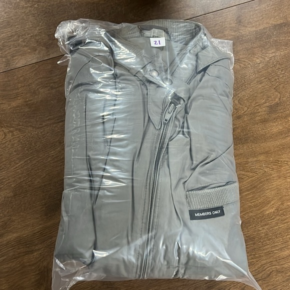 Members only gray, puffy warm jacket - Picture 7 of 7